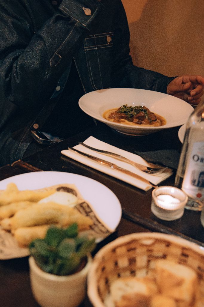 Service à table — Café de l'Arc